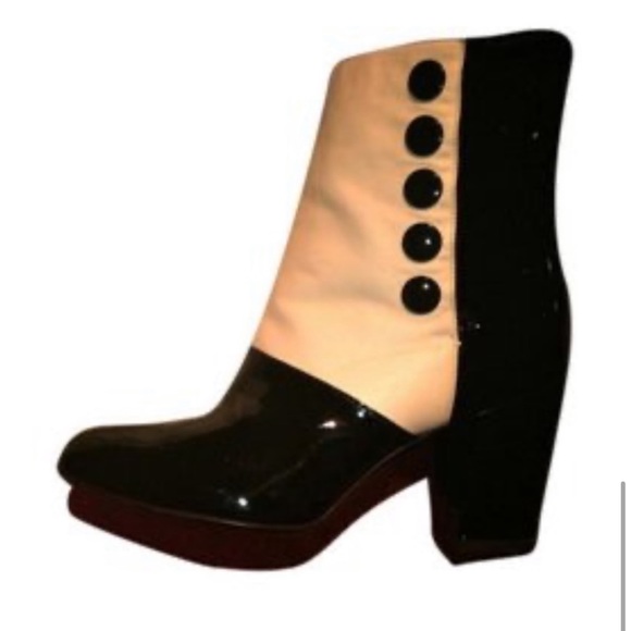 Classic vintage Chanel boots - Picture 4 of 8